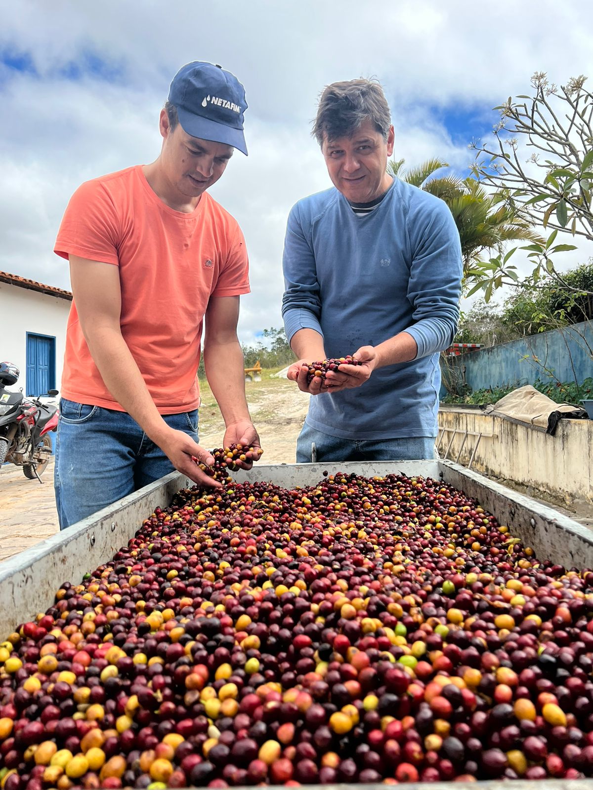 ブラジル　セルカ・デ・ペドラ・サン・ベネディート農園　シルビオさん家族